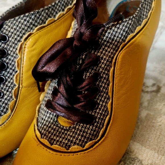 Poetic License Yellow Leather & Houndstooth Lace-Up Loafers - Picture 6 of 10